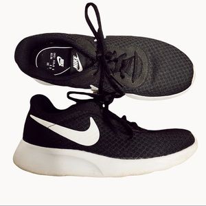 Women’s Black Nikes size 6